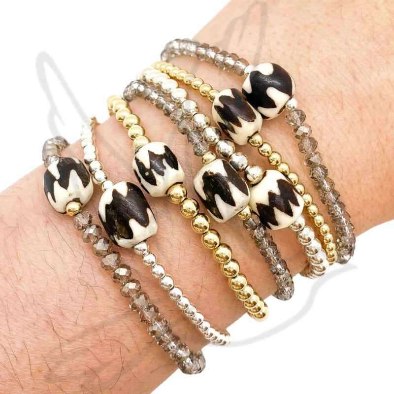 BRACELET | TRIBAL VIBE STACKER – BLACK & WHITE BEAD